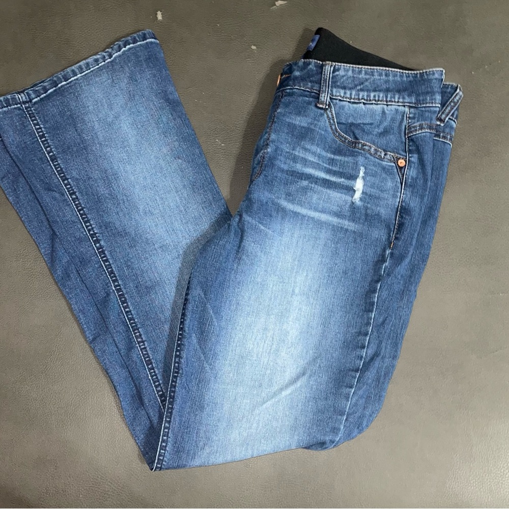 Democracy “Ab”solution Bootcut Jeans
Size 12
Medium Wash Denim - Picture 5 of 5